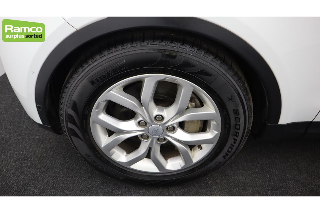 Land Rover Discovery 5 SDV6 3.0 DSE – BA68 OZN - Image 44 of 59