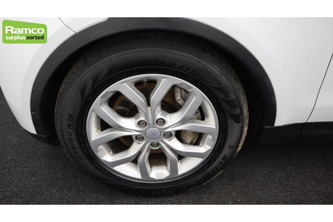 Land Rover Discovery 5 SDV6 3.0 DSE – BA68 OML - Image 44 of 57