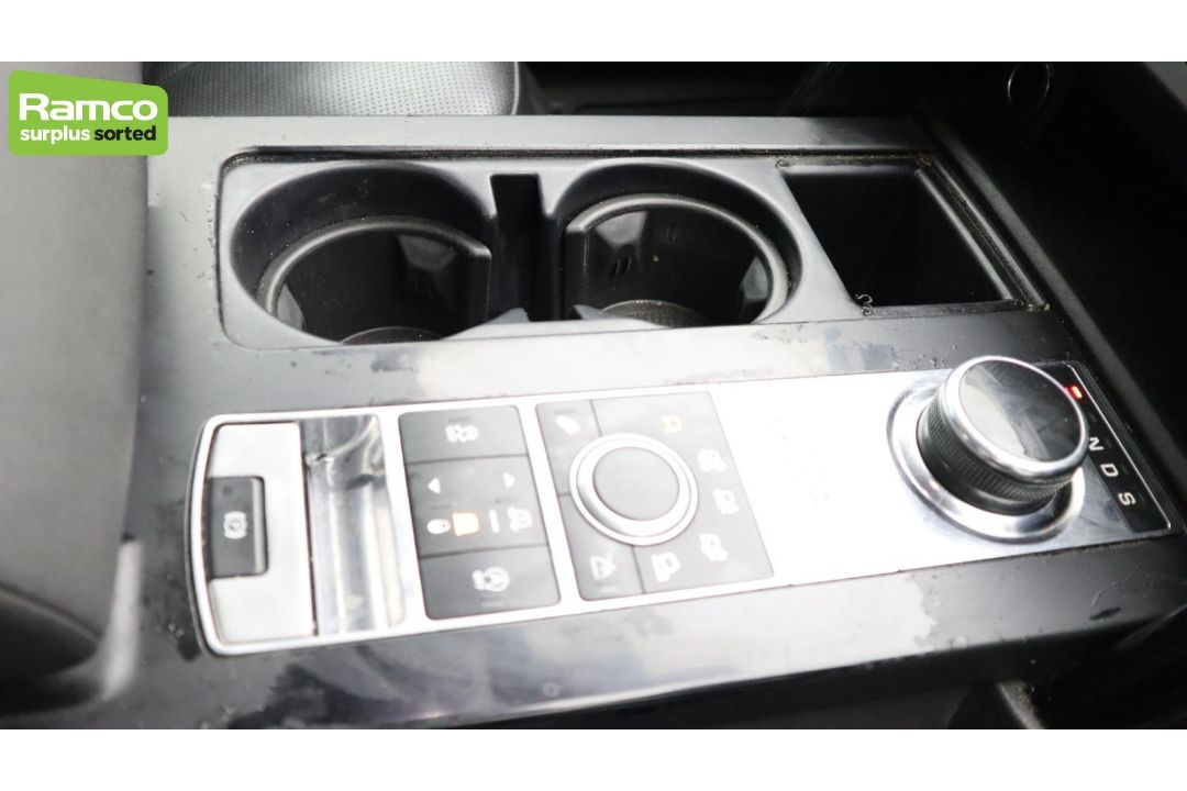 Land Rover Discovery 5 SDV6 3.0 DSE – BA68 OML - Image 16 of 57
