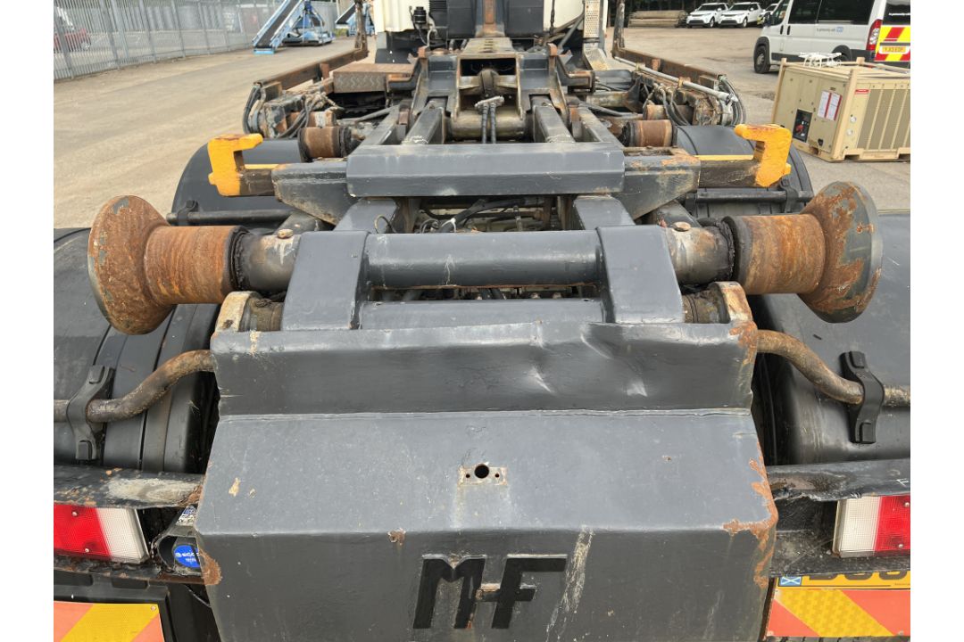 DAF CF 85.340 8x4 hook loader truck with Hyvalift hook loader - 2006 (BU06 DNN) - 267220km - Image 9 of 41