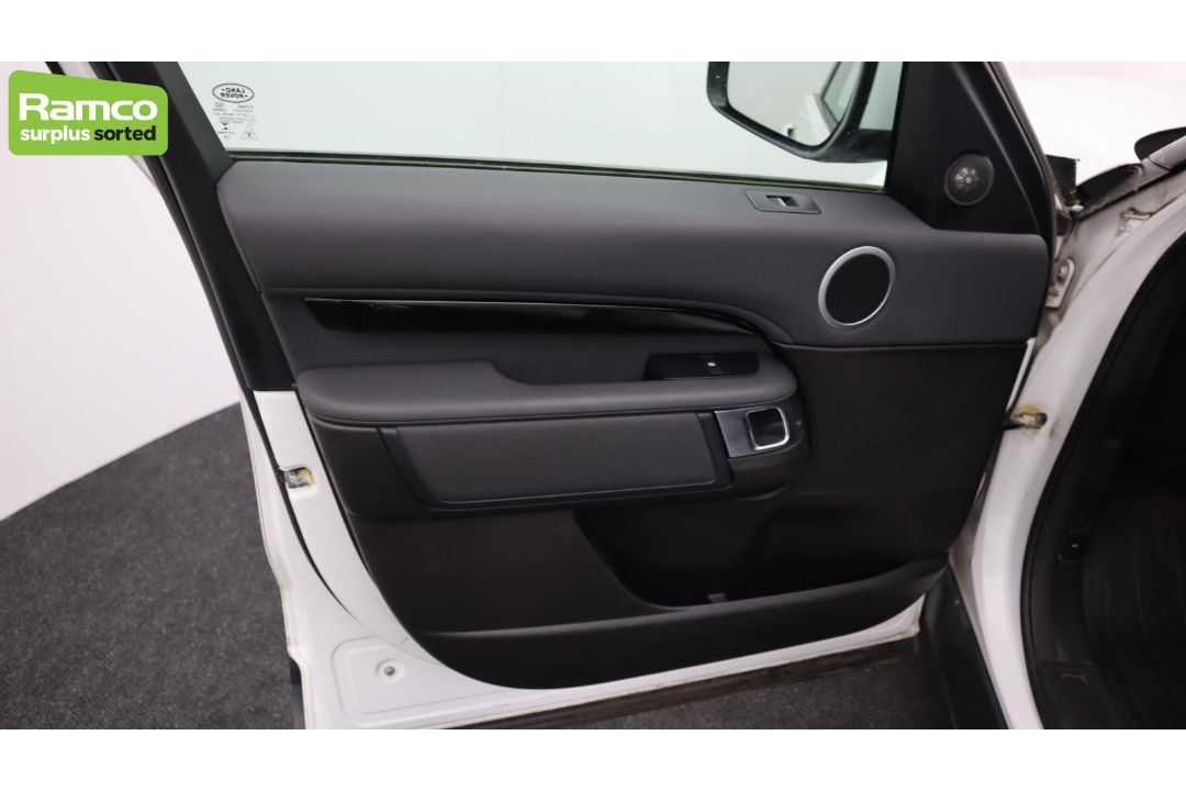 Land Rover Discovery 5 SDV6 3.0 DSE – BA68 OZN - Image 33 of 59