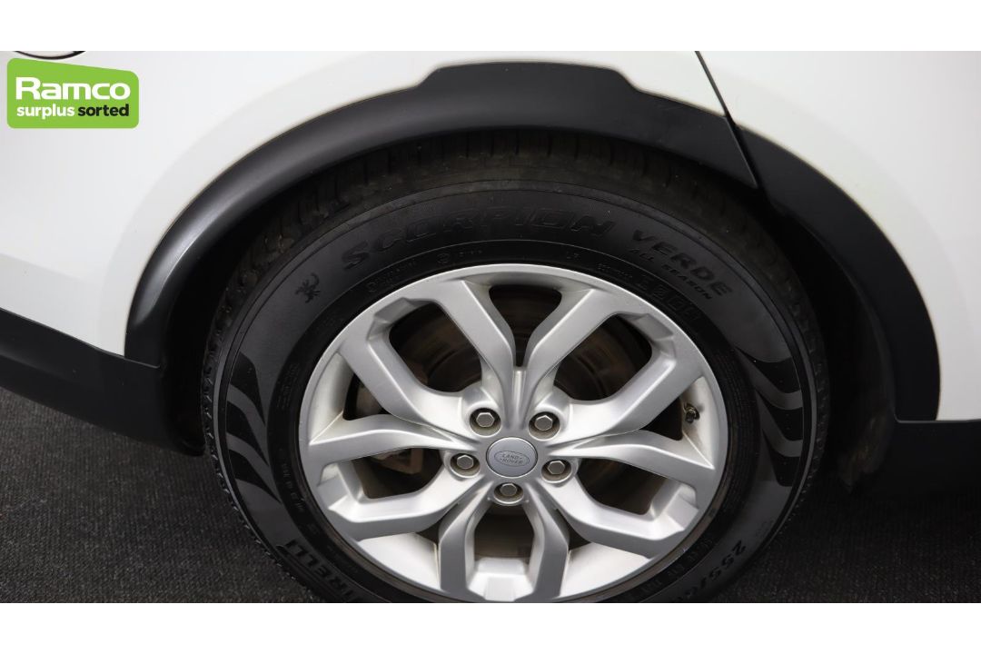 Land Rover Discovery 5 SDV6 3.0 DSE – BA68 OZN - Image 42 of 59