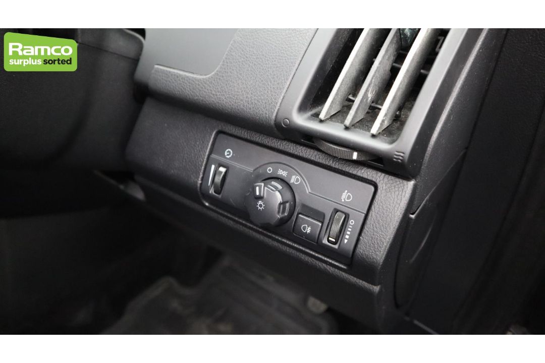 Land Rover Freelander 2 S TD4 2179CC diesel - AV09 DFZ - Black - 97684 miles - MOT 23/05/2025 - Image 17 of 57