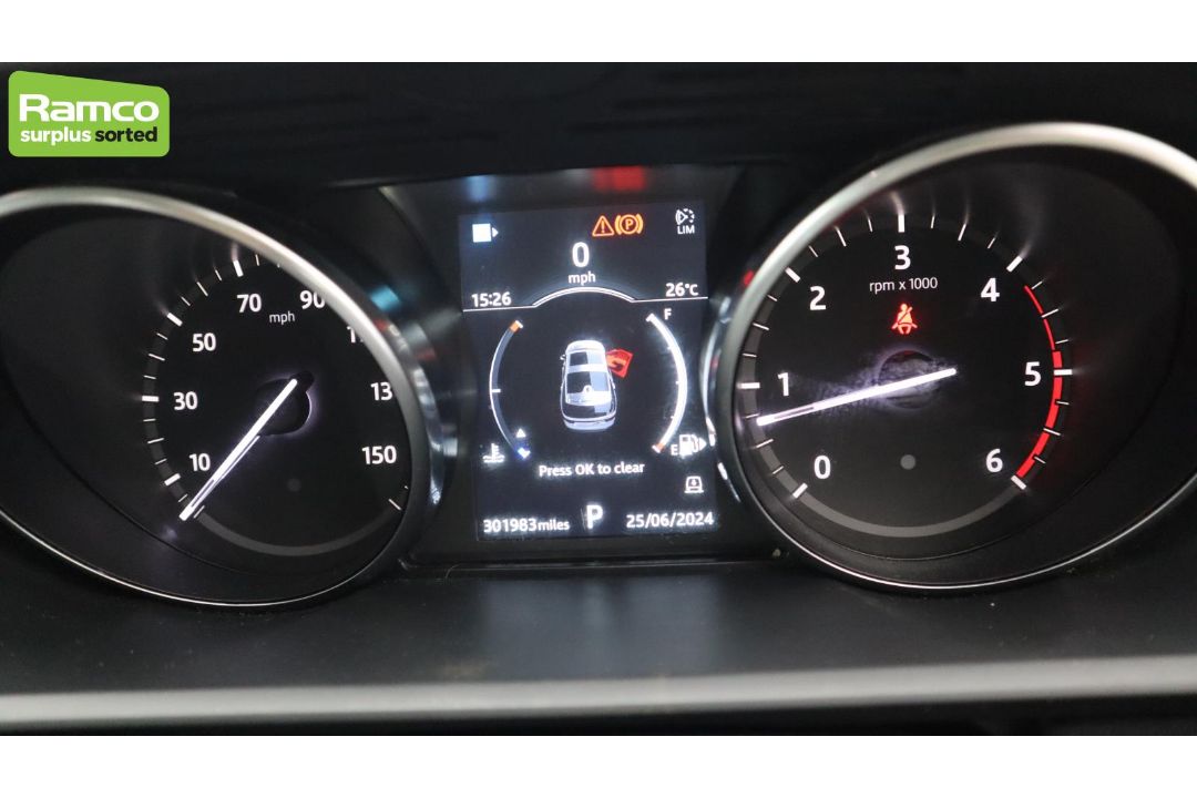 Land Rover Discovery 5 SDV6 3.0 DSE – BA68 OML - Image 13 of 57