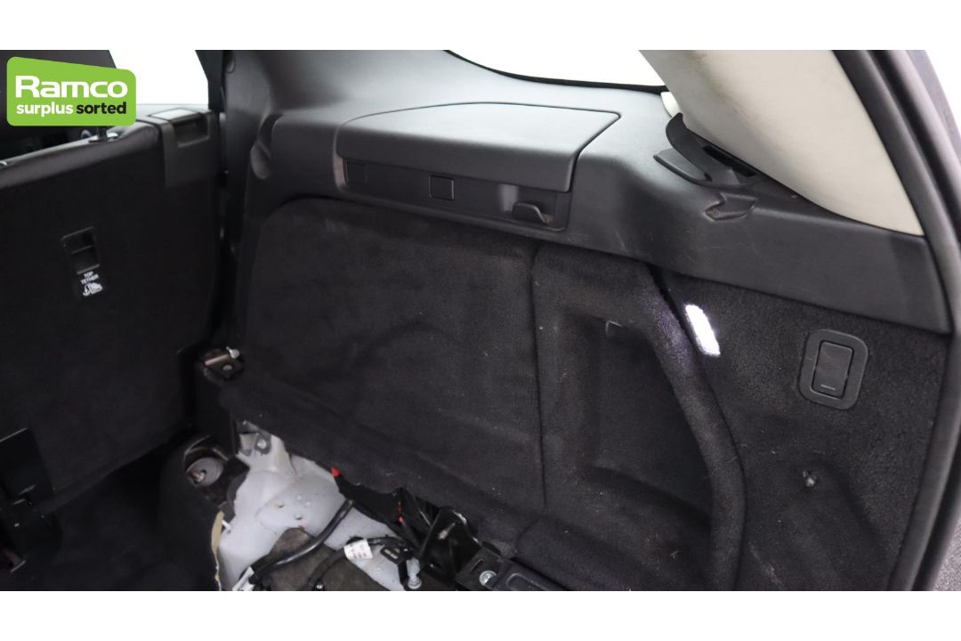 Land Rover Discovery 5 SDV6 3.0 DSE – BA68 OML - Image 27 of 57