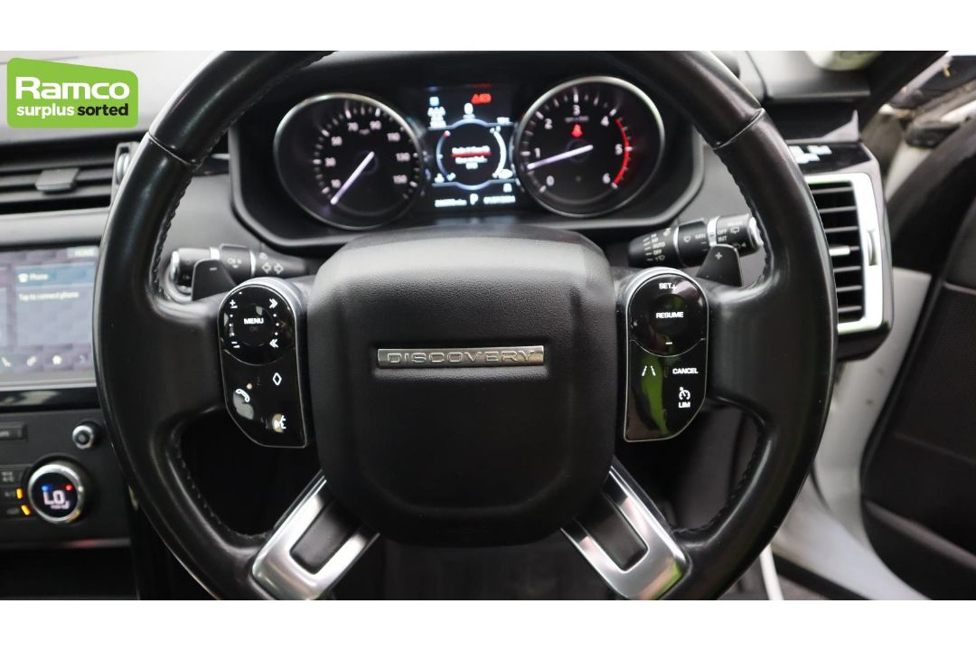 Land Rover Discovery 5 SDV6 3.0 DSE – BA68 OZN - Image 11 of 59