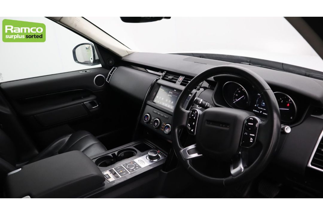 Land Rover Discovery 5 SDV6 3.0 DSE – BA68 OML - Image 10 of 57