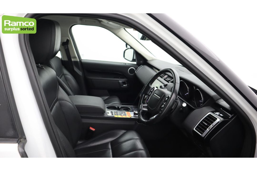 Land Rover Discovery 5 SDV6 3.0 DSE – BA68 OZN - Image 9 of 59