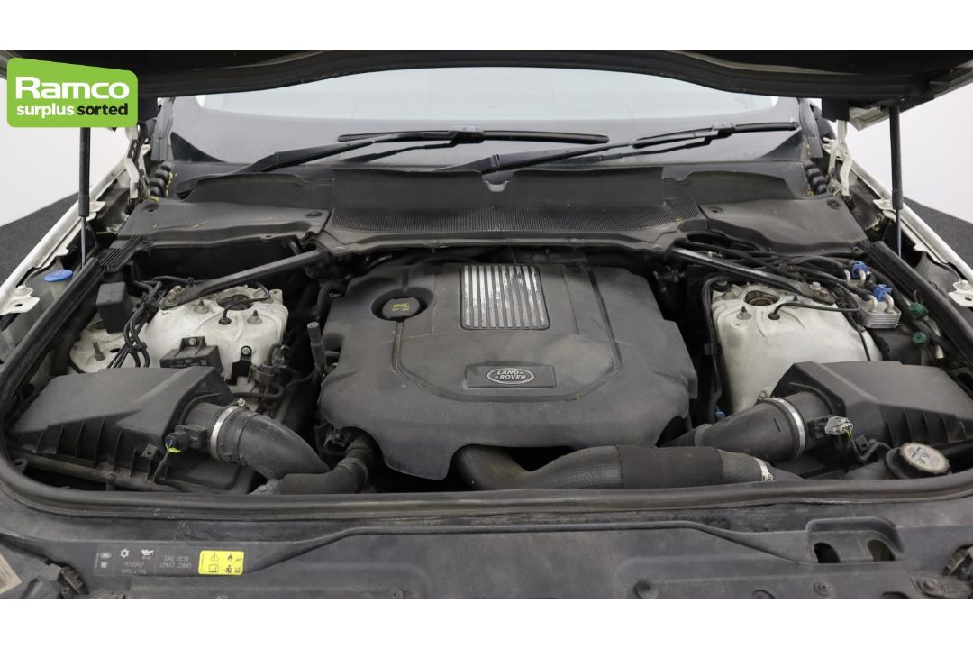 Land Rover Discovery 5 SDV6 3.0 DSE – BA68 OML - Image 40 of 57