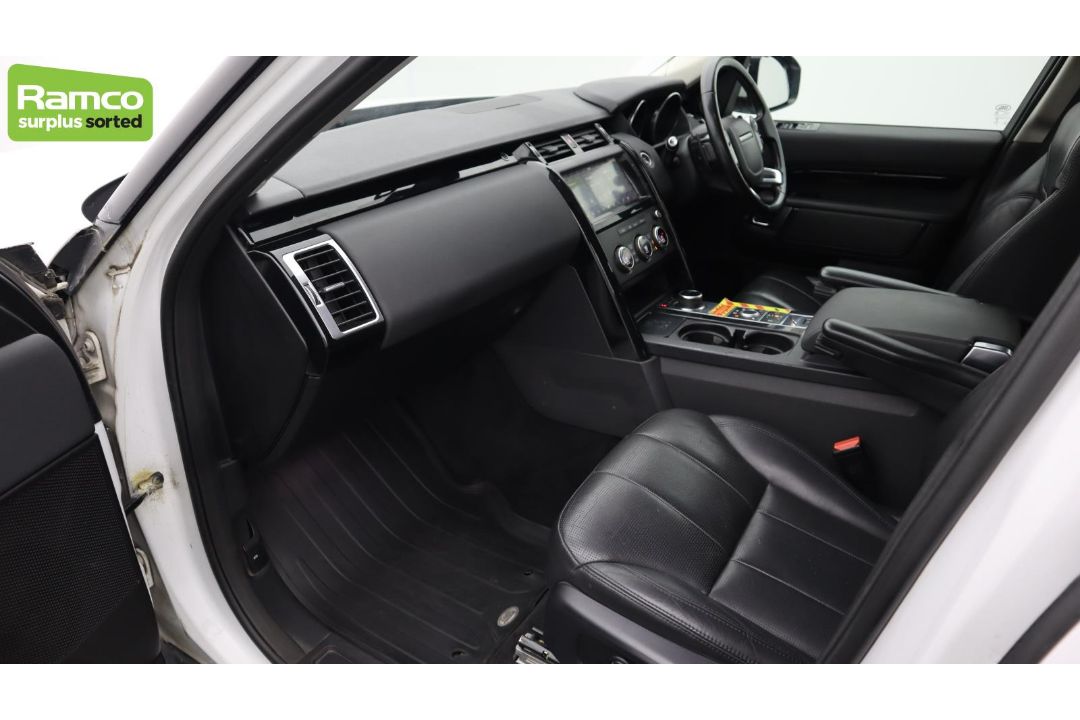 Land Rover Discovery 5 SDV6 3.0 DSE – BA68 OZN - Image 32 of 59