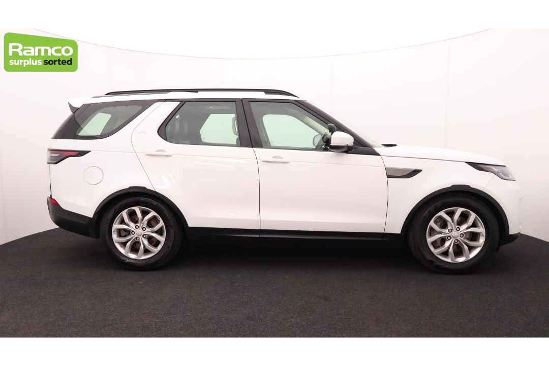 Land Rover Discovery 5 SDV6 3.0 DSE – BA68 OML - Image 4 of 57
