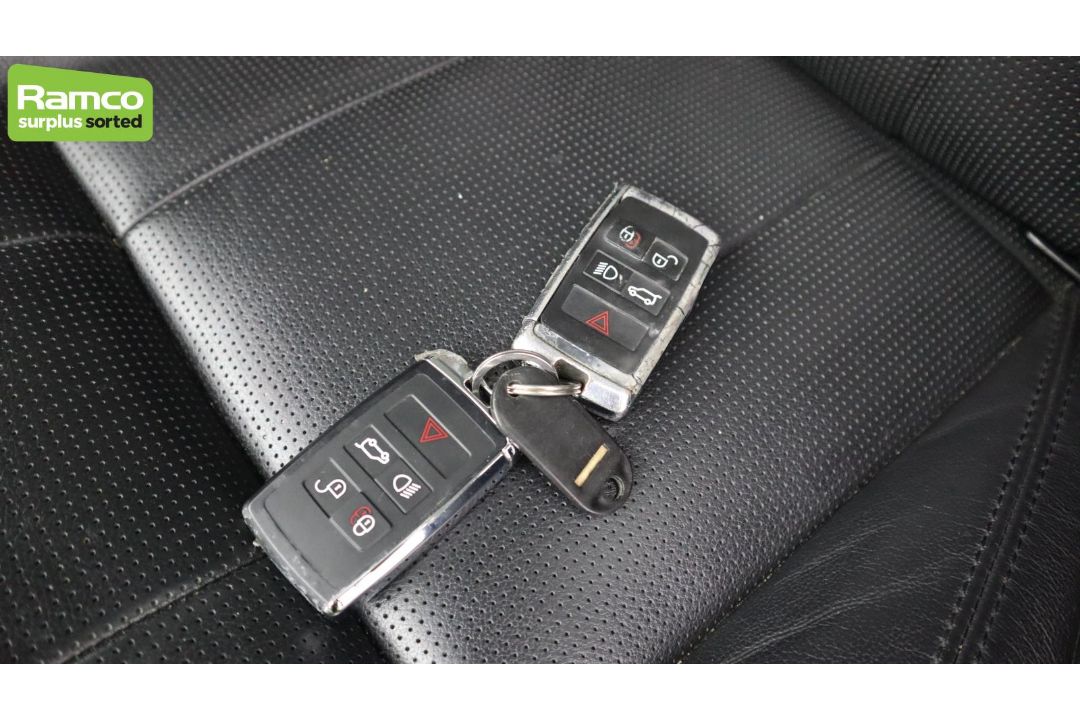 Land Rover Discovery 5 SDV6 3.0 DSE – BA68 OML - Image 36 of 57