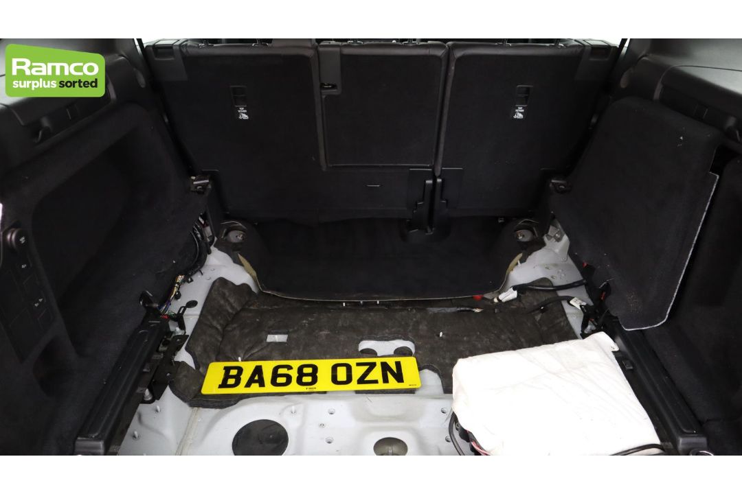 Land Rover Discovery 5 SDV6 3.0 DSE – BA68 OZN - Image 27 of 59