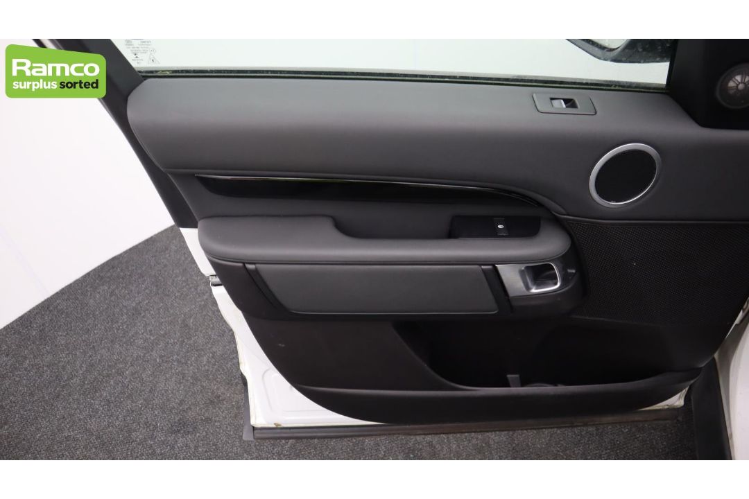 Land Rover Discovery 5 SDV6 3.0 DSE – BA68 OML - Image 33 of 57