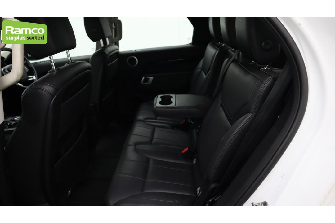 Land Rover Discovery 5 SDV6 3.0 DSE – BA68 OML - Image 30 of 57