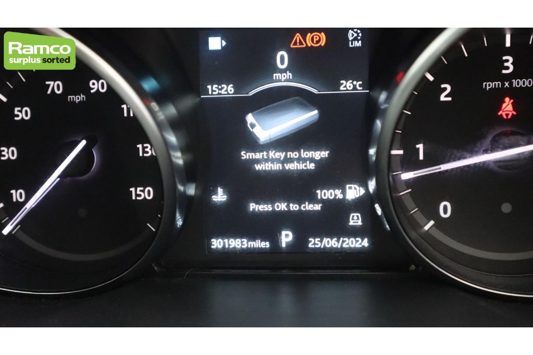 Land Rover Discovery 5 SDV6 3.0 DSE – BA68 OML - Image 12 of 57