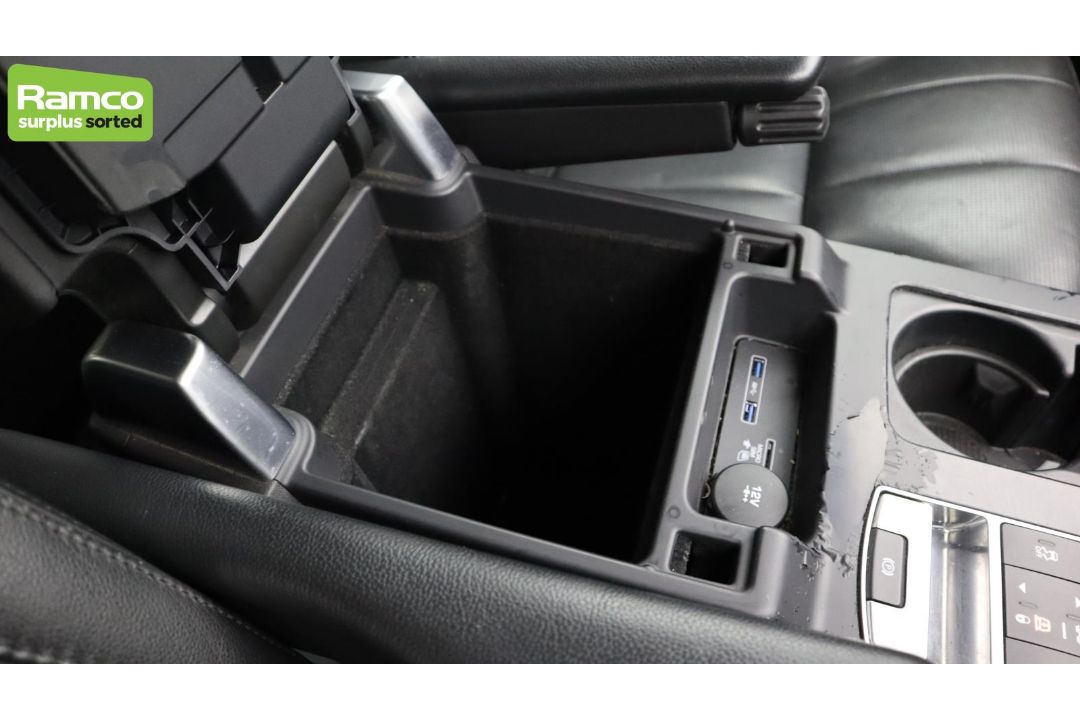 Land Rover Discovery 5 SDV6 3.0 DSE – BA68 OZN - Image 19 of 59
