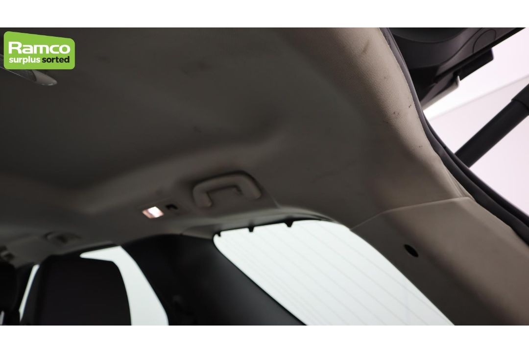 Land Rover Discovery 5 SDV6 3.0 DSE – BA68 OZN - Image 53 of 59