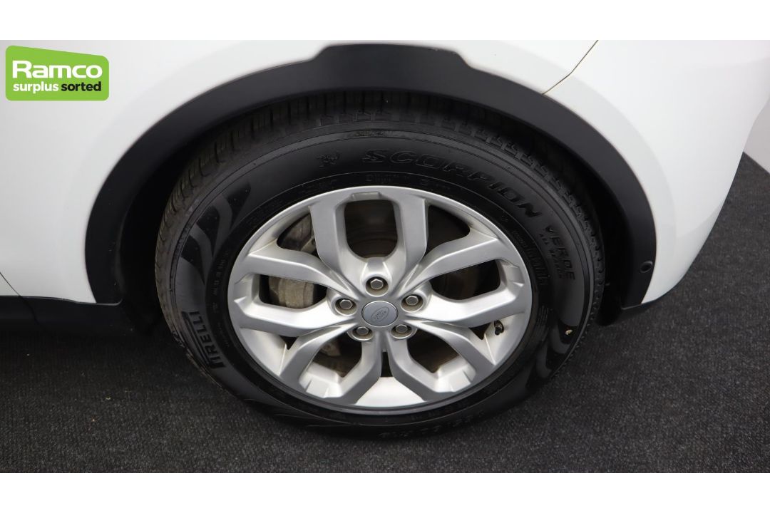 Land Rover Discovery 5 SDV6 3.0 DSE – BA68 OZN - Image 41 of 59