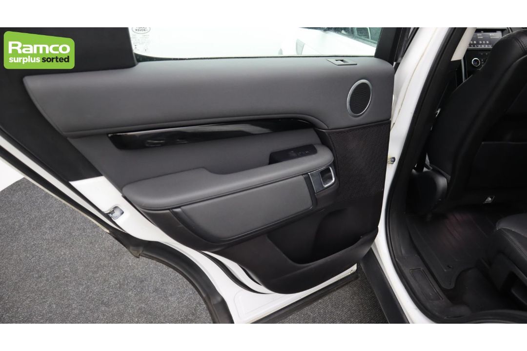 Land Rover Discovery 5 SDV6 3.0 DSE – BA68 OML - Image 31 of 57