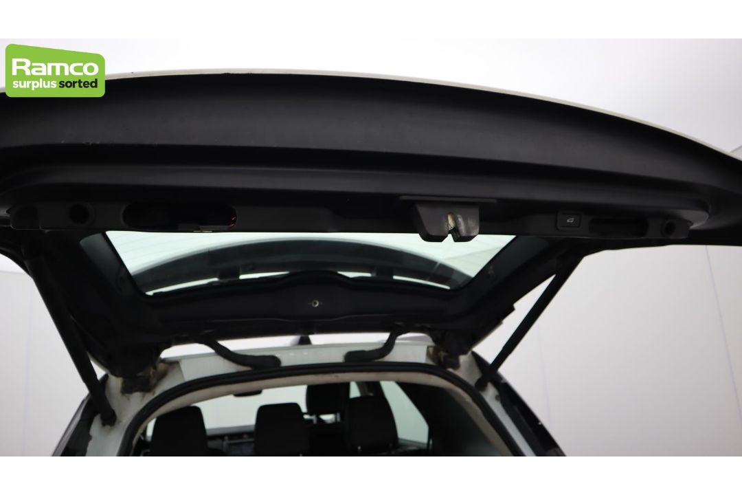 Land Rover Discovery 5 SDV6 3.0 DSE – BA68 OZN - Image 54 of 59
