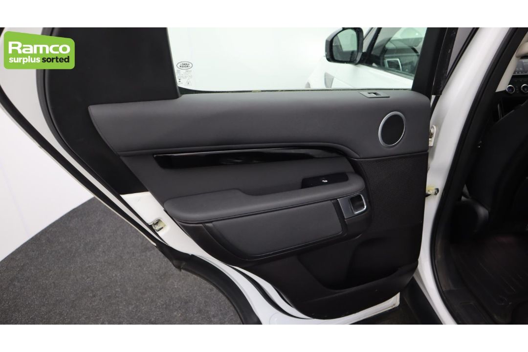Land Rover Discovery 5 SDV6 3.0 DSE – BA68 OZN - Image 31 of 59