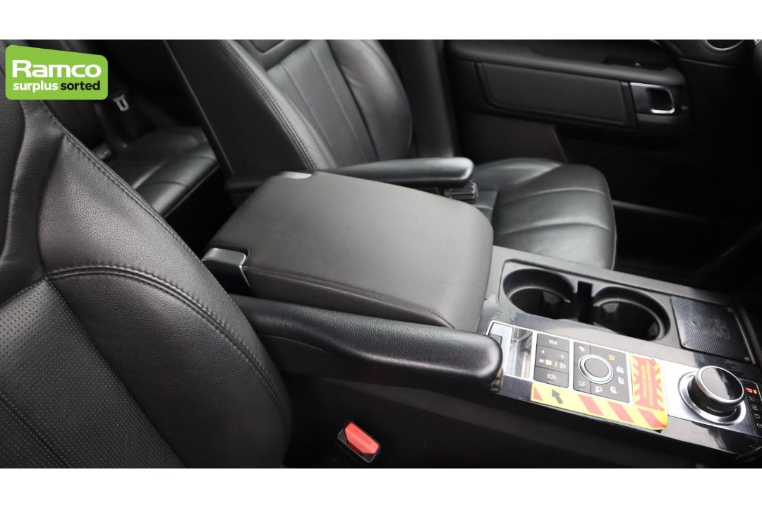 Land Rover Discovery 5 SDV6 3.0 DSE – BA68 OZN - Image 17 of 59