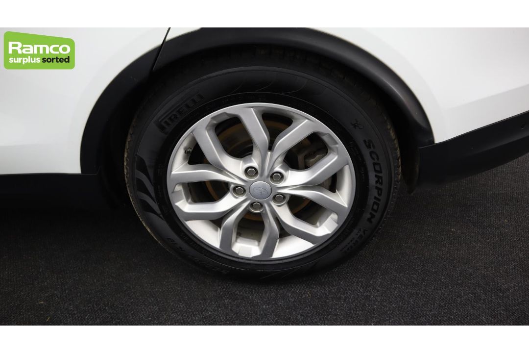 Land Rover Discovery 5 SDV6 3.0 DSE – BA68 OML - Image 43 of 57