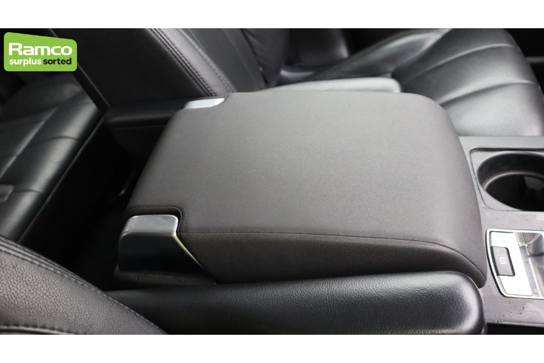 Land Rover Discovery 5 SDV6 3.0 DSE – BA68 OML - Image 19 of 57