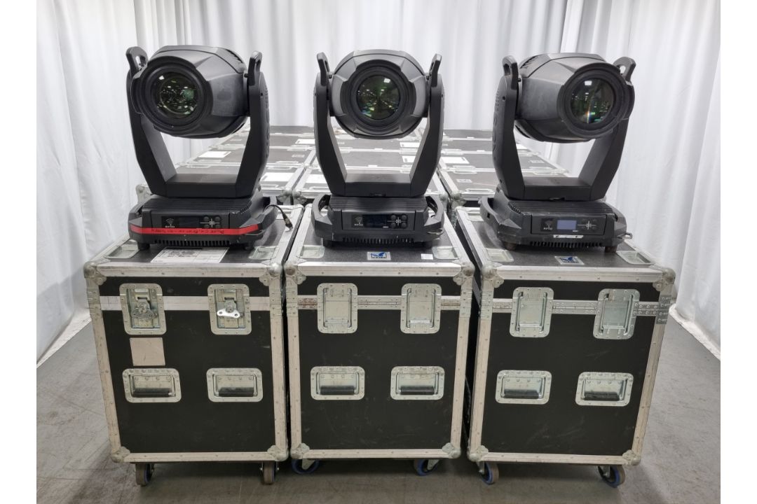 15x SGM G spot moving head lights in flight cases with power cables and brackets - Image 6 of 58