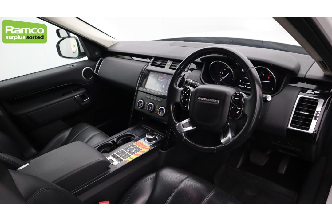 Land Rover Discovery 5 SDV6 3.0 DSE – BA68 OZN - Image 10 of 59