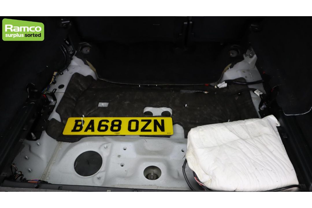 Land Rover Discovery 5 SDV6 3.0 DSE – BA68 OZN - Image 51 of 59