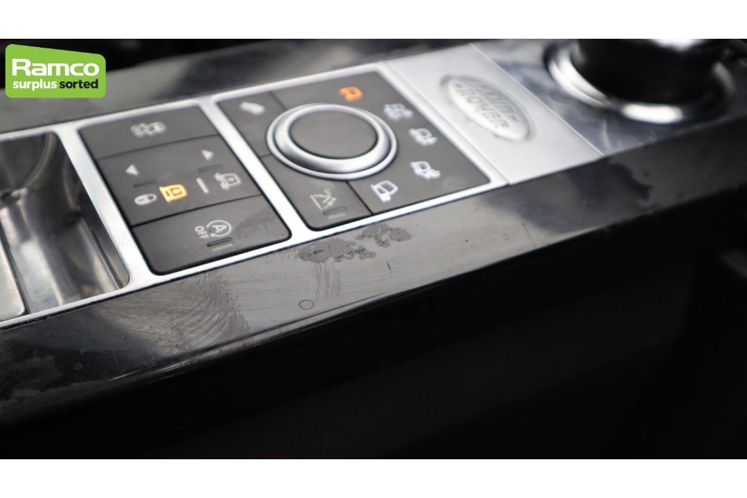 Land Rover Discovery 5 SDV6 3.0 DSE – BA68 OML - Image 48 of 57