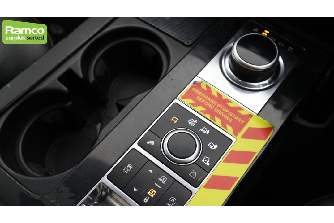 Land Rover Discovery 5 SDV6 3.0 DSE – BA68 OZN - Image 16 of 59