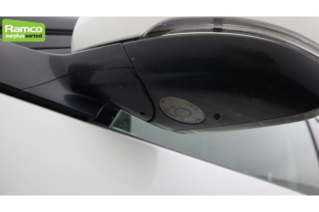 Land Rover Discovery 5 SDV6 3.0 DSE – BA68 OML - Image 38 of 57