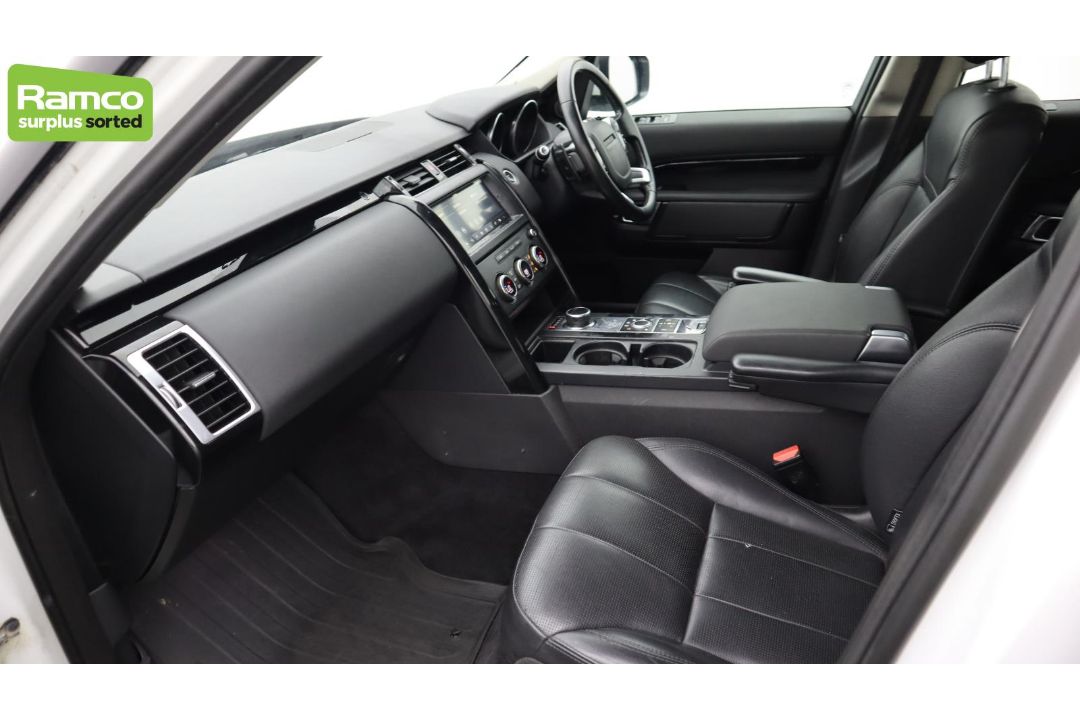 Land Rover Discovery 5 SDV6 3.0 DSE – BA68 OML - Image 32 of 57