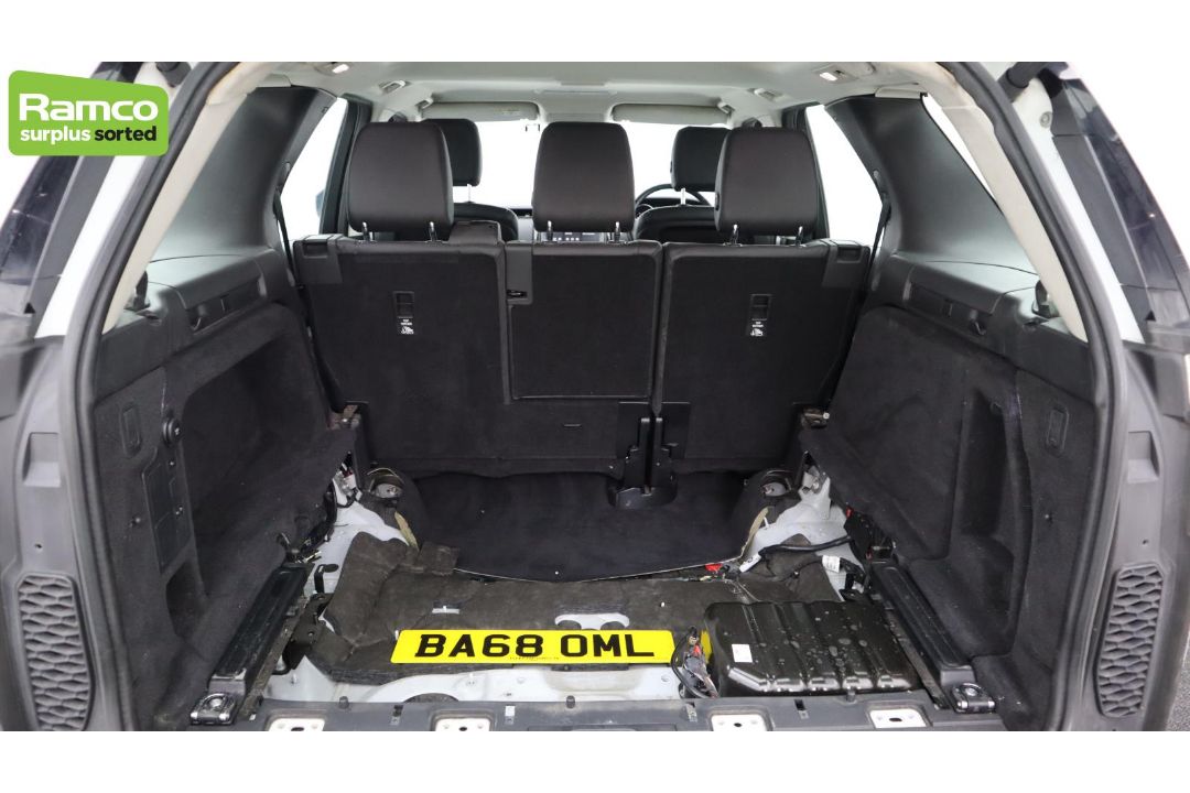 Land Rover Discovery 5 SDV6 3.0 DSE – BA68 OML - Image 26 of 57