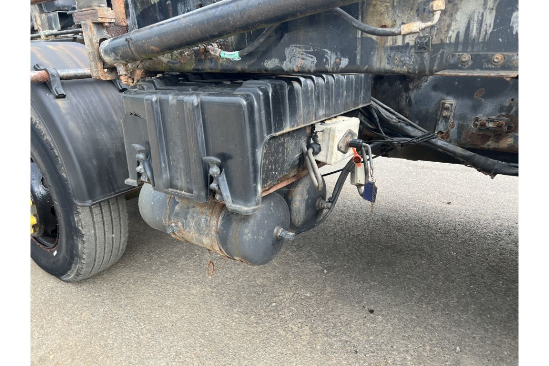 DAF CF 85.340 8x4 hook loader truck with Hyvalift hook loader - 2006 (BU06 DNN) - 267220km - Image 38 of 41