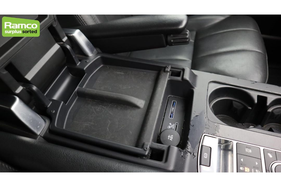 Land Rover Discovery 5 SDV6 3.0 DSE – BA68 OZN - Image 18 of 59