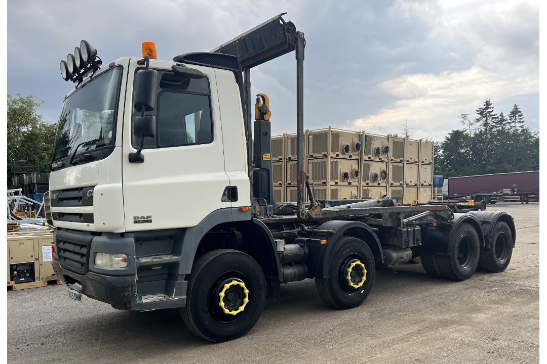 DAF CF 85.340 8x4 hook loader truck with Hyvalift hook loader - 2006 (BU06 DNN) - 267220km - Image 2 of 41