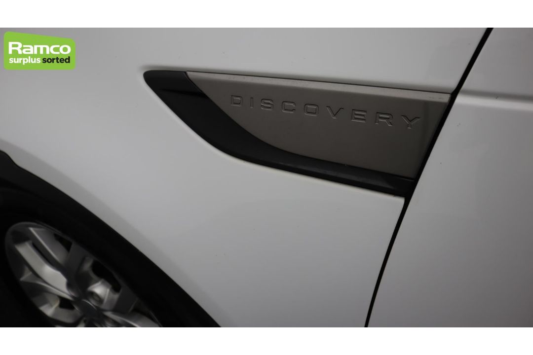 Land Rover Discovery 5 SDV6 3.0 DSE – BA68 OML - Image 37 of 57