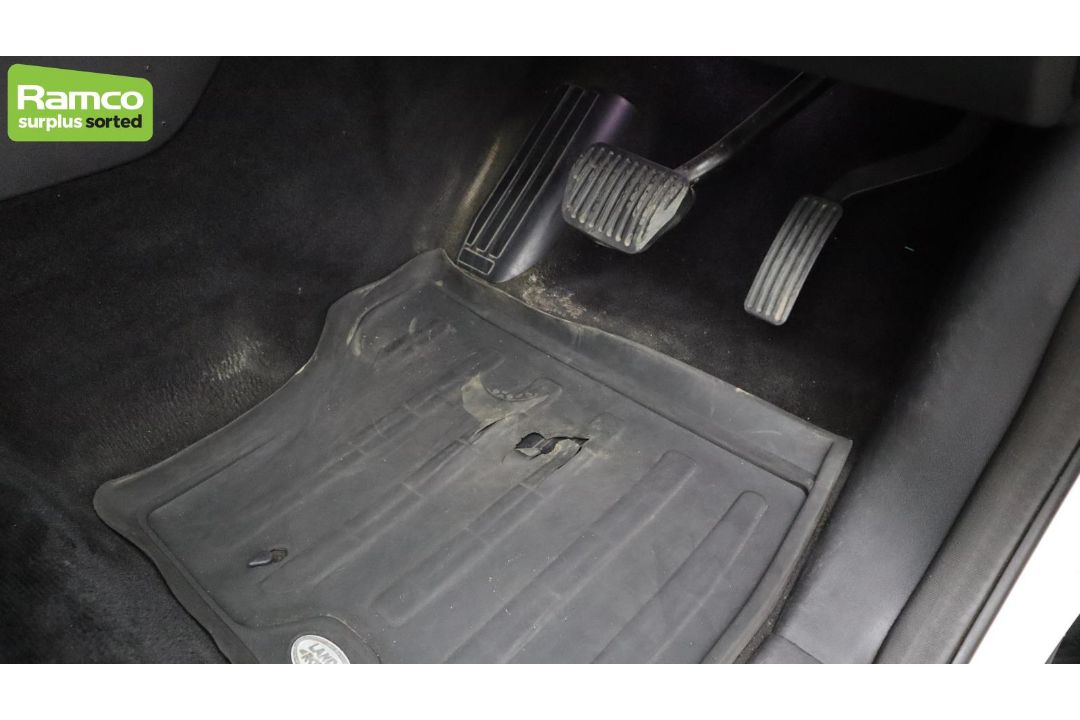 Land Rover Discovery 5 SDV6 3.0 DSE – BA68 OML - Image 49 of 57