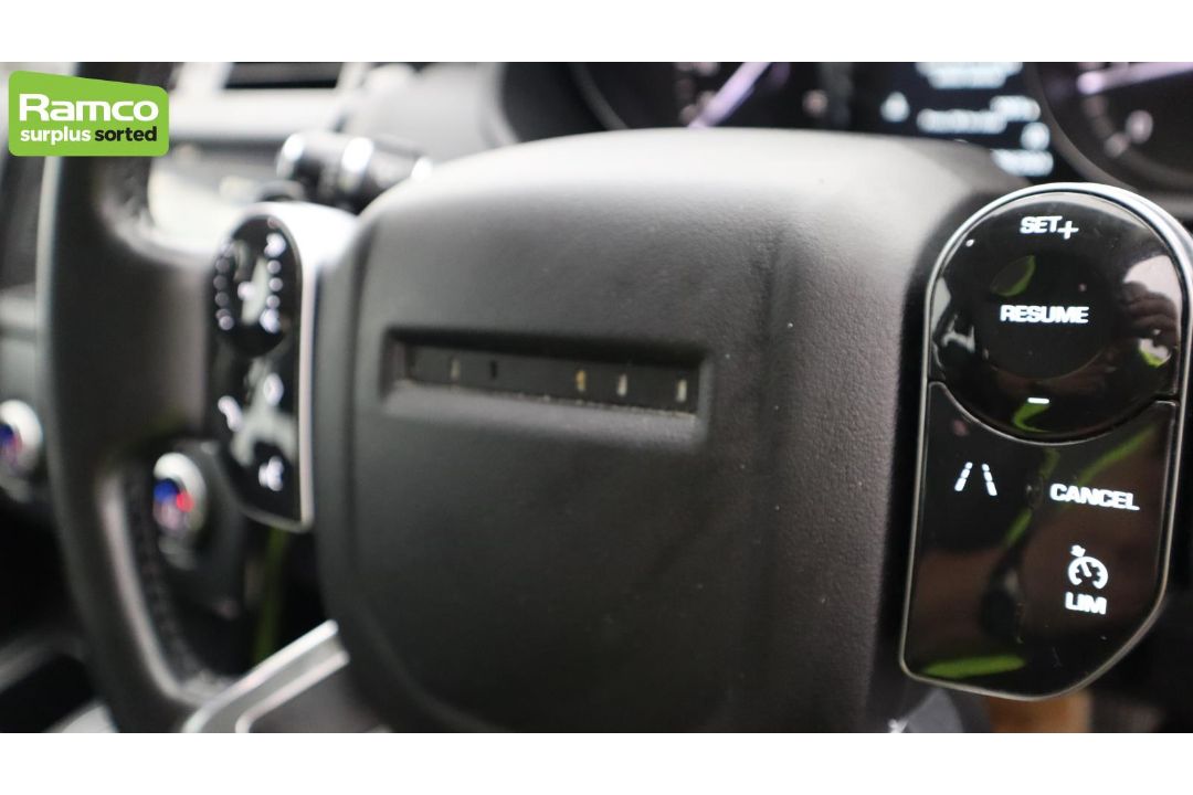 Land Rover Discovery 5 SDV6 3.0 DSE – BA68 OML - Image 20 of 57