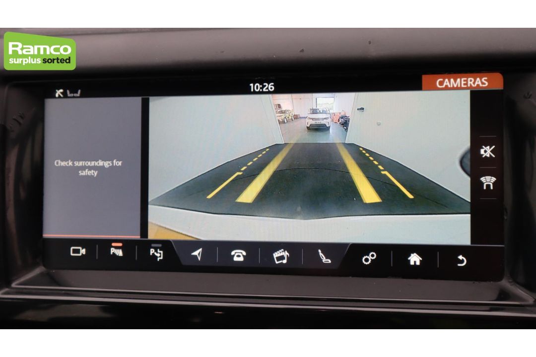Land Rover Discovery 5 SDV6 3.0 DSE – BA68 OZN - Image 15 of 59