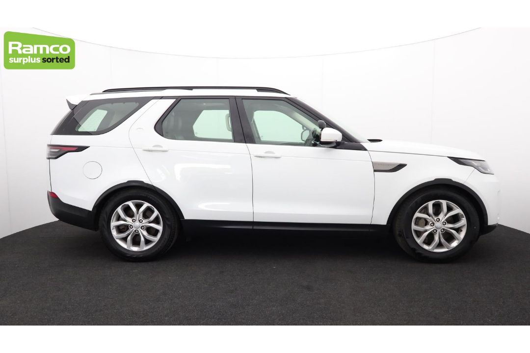 Land Rover Discovery 5 SDV6 3.0 DSE – BA68 OZN - Image 4 of 59