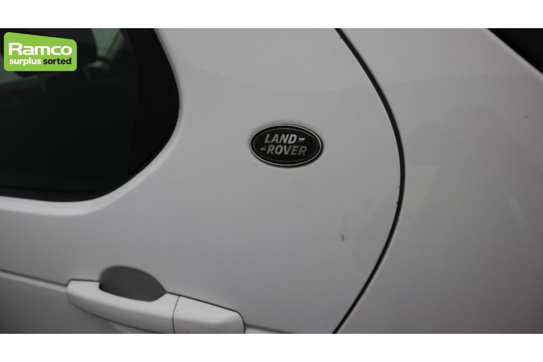 Land Rover Discovery 5 SDV6 3.0 DSE – BA68 OML - Image 29 of 57