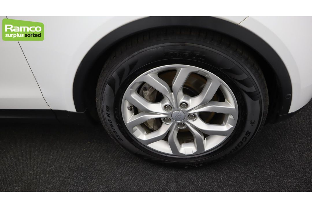 Land Rover Discovery 5 SDV6 3.0 DSE – BA68 OML - Image 41 of 57