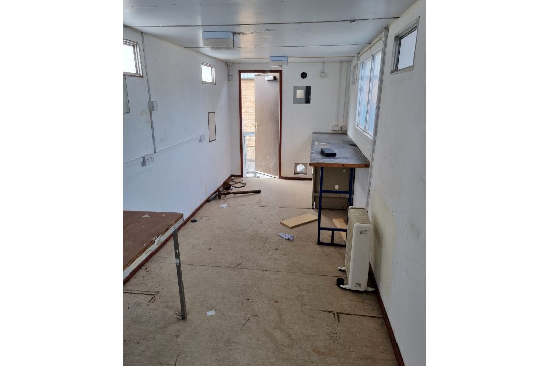 Rollalong portable office cabin with iron trailer - L 7000 x D 2260 x H 3120mm - Image 8 of 26