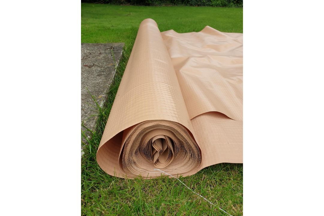 1x roll of Fibre reinforced tarpaulin - 4m wide x 50m long - Image 1 of 10