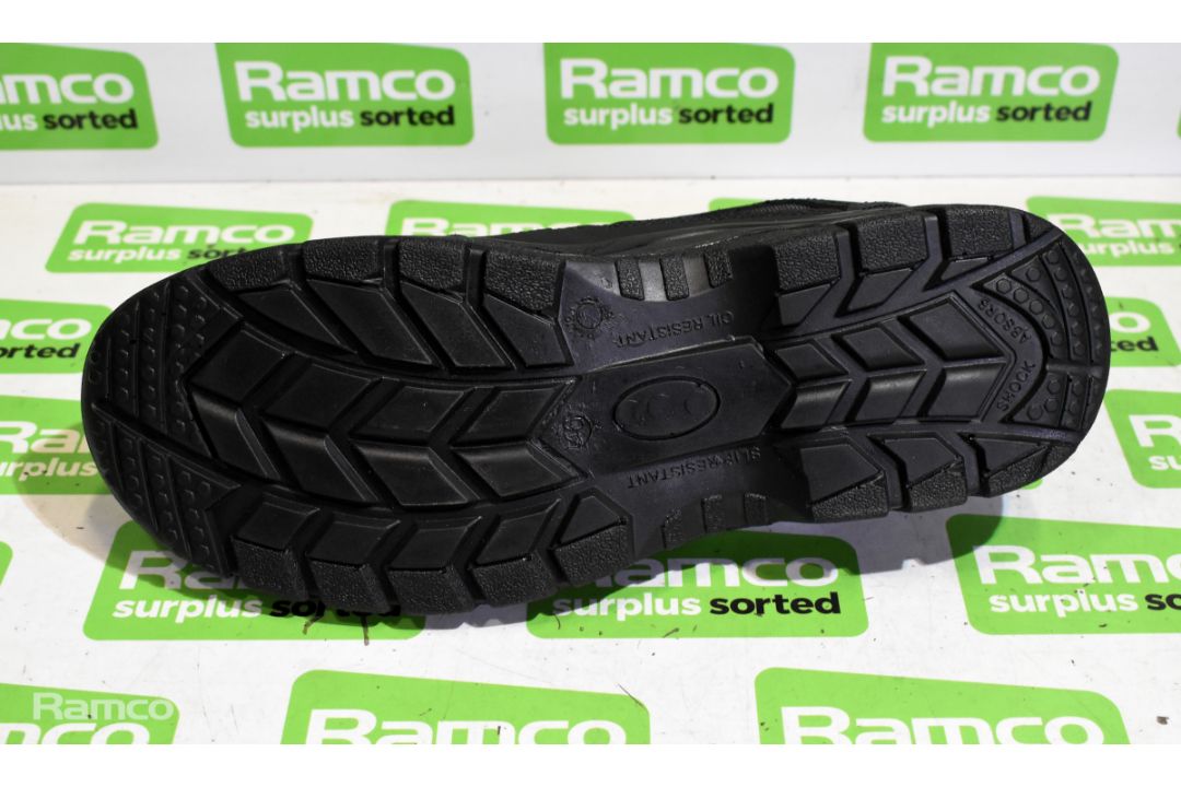 4x Safety boots & trainers - see description for full details - Image 8 of 10